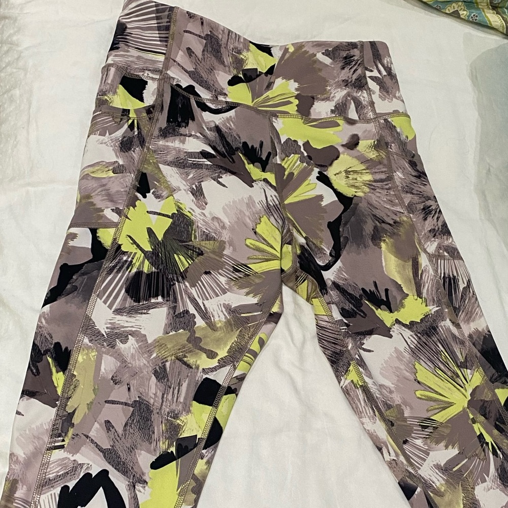 Calvin Klein Womens Performance Capri Leggings SZ lg